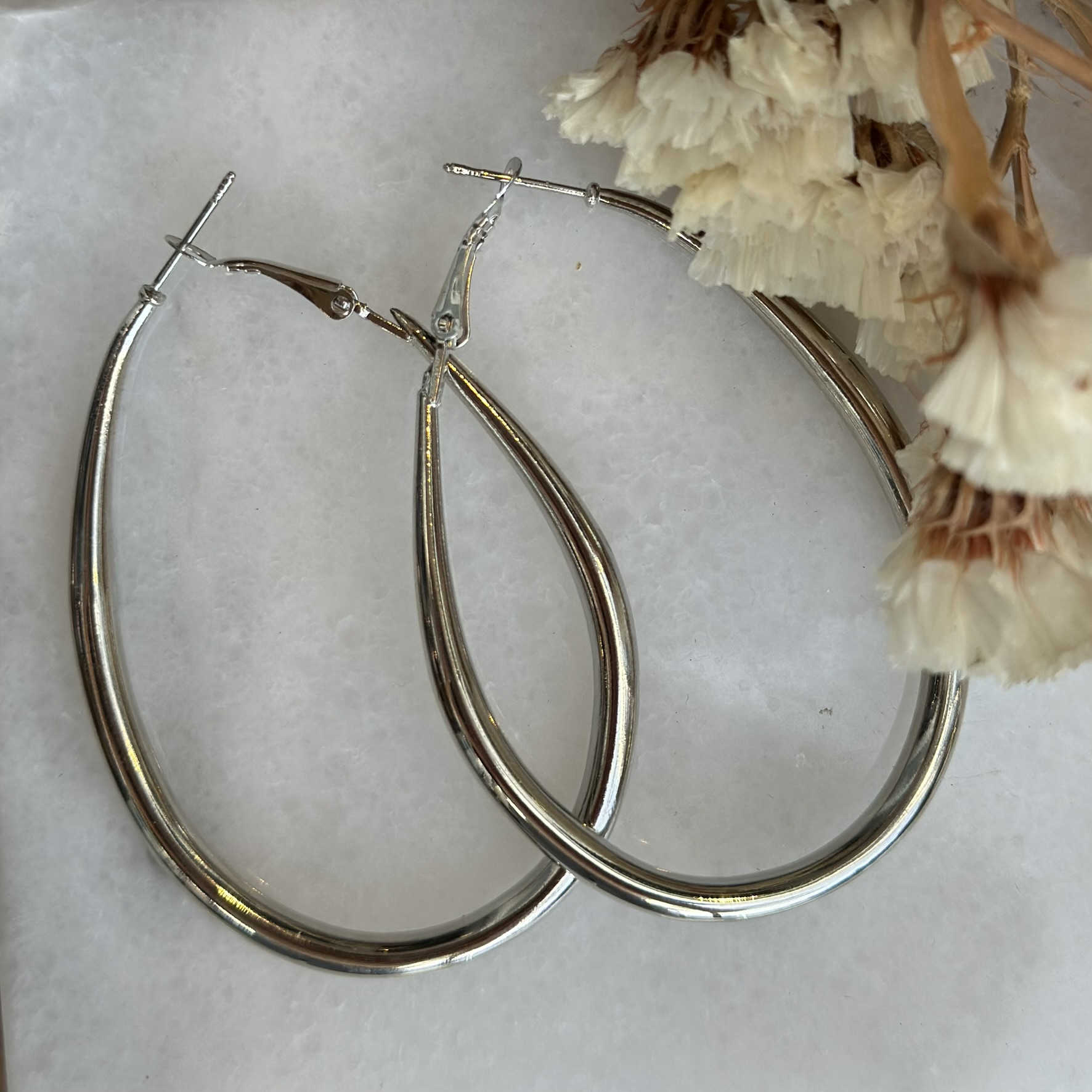 עגילי חישוק אובל גדול בציפוי כסף