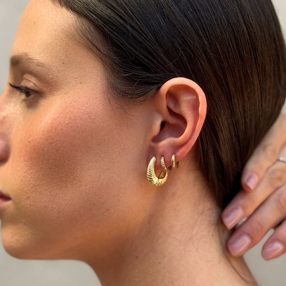 עגילי חישוק צדף מיני זהב